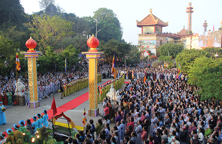 1 Le Via Duc Bo Tat Quan The Am Cau Nguyen Dat Nuoc Hoa Binh Nhan Dan An Lac Hanh Phuc