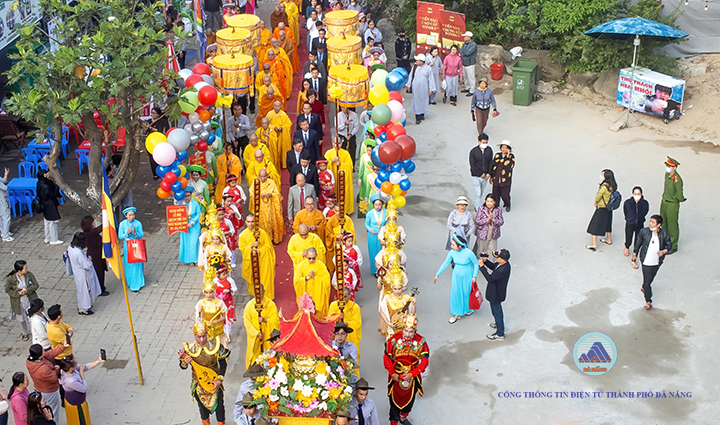 5 Hang Ngan Dong Bao Va Du Khach Thap Phuong Tham Du Le Via Duc Bo Tat Quan The Am