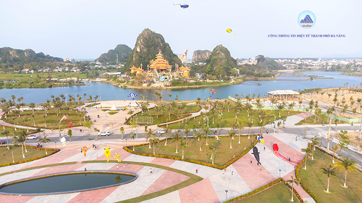 Trinh Dien Khinh Khi Cau Va Tha Dieu Ruc Ro Sac Mau Tai Le Hoi Quan The Am Nam 2023 7