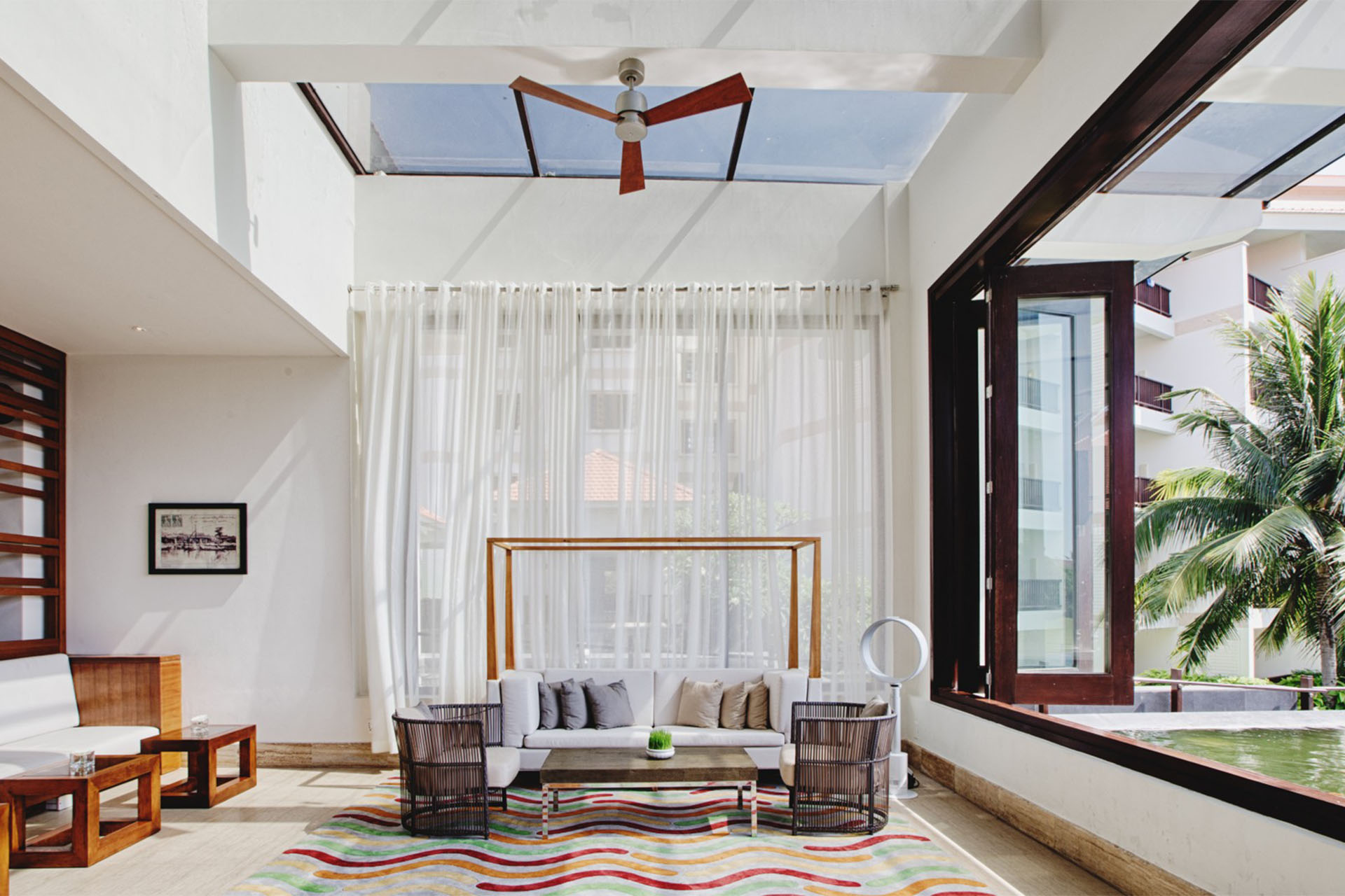 Thang 5 Ruc Ro Tai Pullman Danang Beach Resort