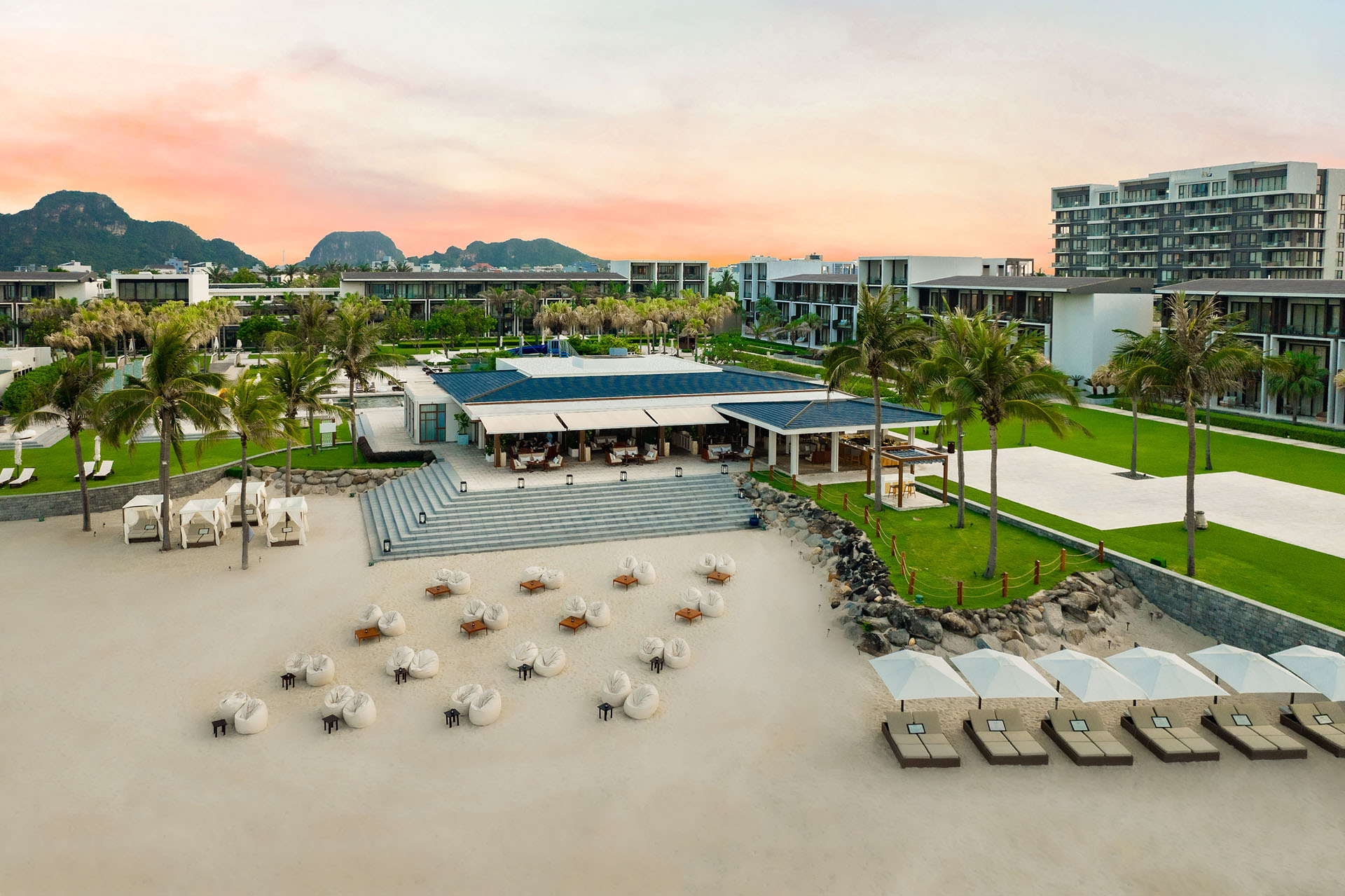 Weekly Barefoot Bbq At Vive Oceane