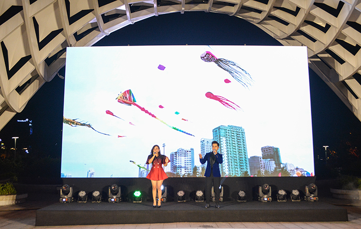 Danaff I Nguoi Dan Va Du Khach Hao Hung Den Xem Phim Va Giao Luu Voi Cac Dao Dien Dien Vien 011