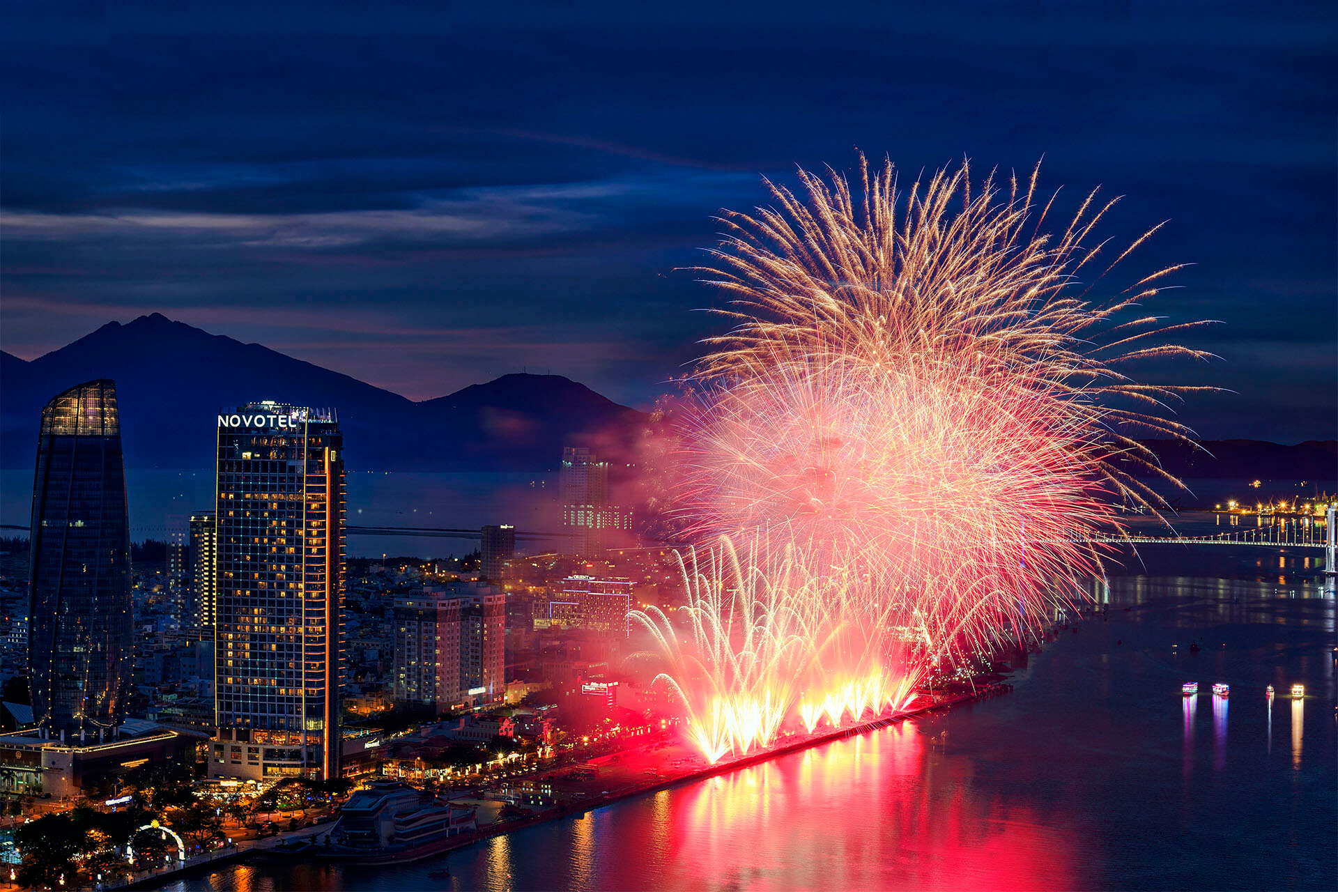 The optimal venues to enjoy Danang International Fireworks Festival 2023 (DIFF 2023) 