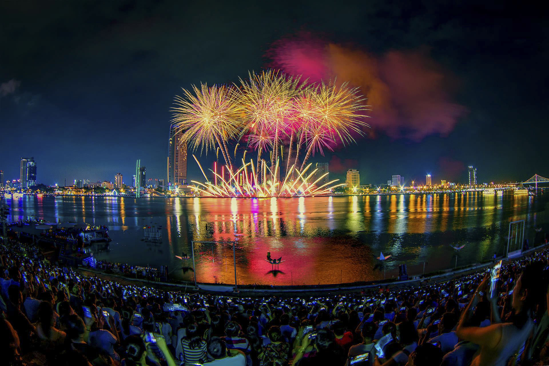 Top Cac Dia Diem Xem Phao Hoa Da Nang Diff 2023 Cuc Dinh Danangfantasticity 001 The optimal venues to enjoy Danang International Fireworks Festival 2023 (DIFF 2023) 