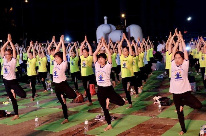 Hon 1 500 Nguoi Dong Dien Yoga Voi Chu De Mot The Gioi Mot Suc Khoe Chung 06