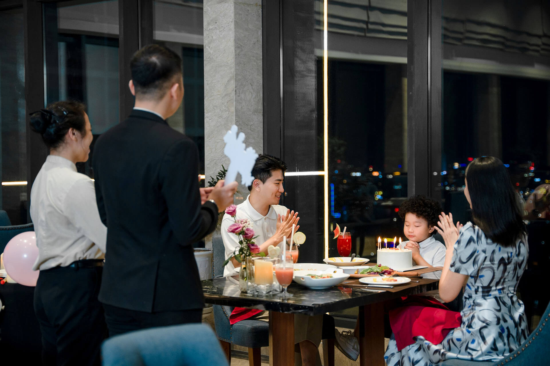 Mua He Ruc Ro Uu Dai Bat Ngo Tu Altara Suites Da Nang 2