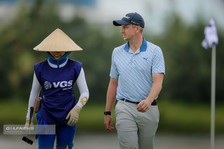 Golfer hạng 1221 thế giới dẫn đầu sau vòng 1 BRG Open Golf Championship 2023