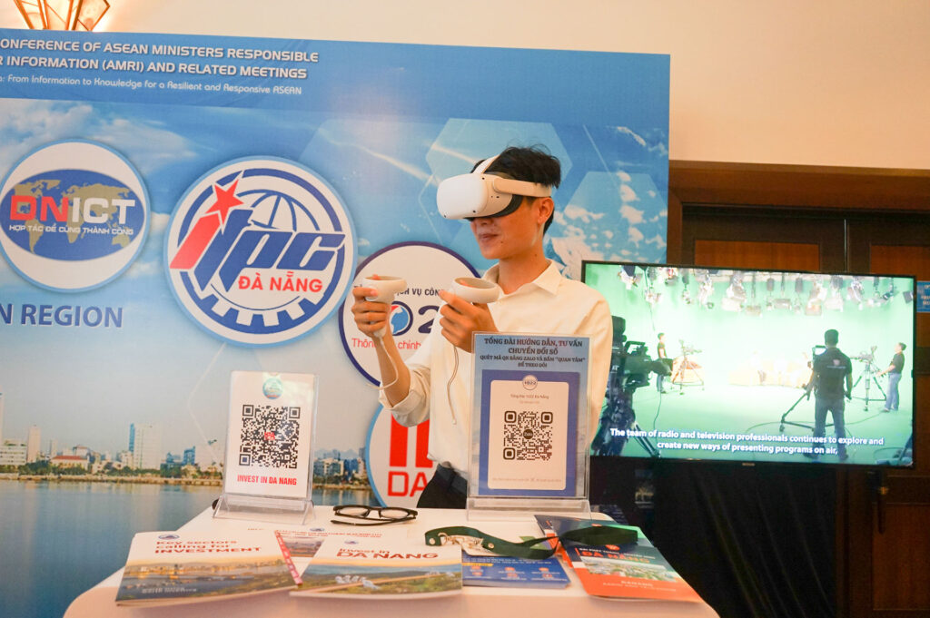 Trien Lam Gioi Thieu Cac Cong Nghe So Moi Toi Dai Bieu Asean 012
