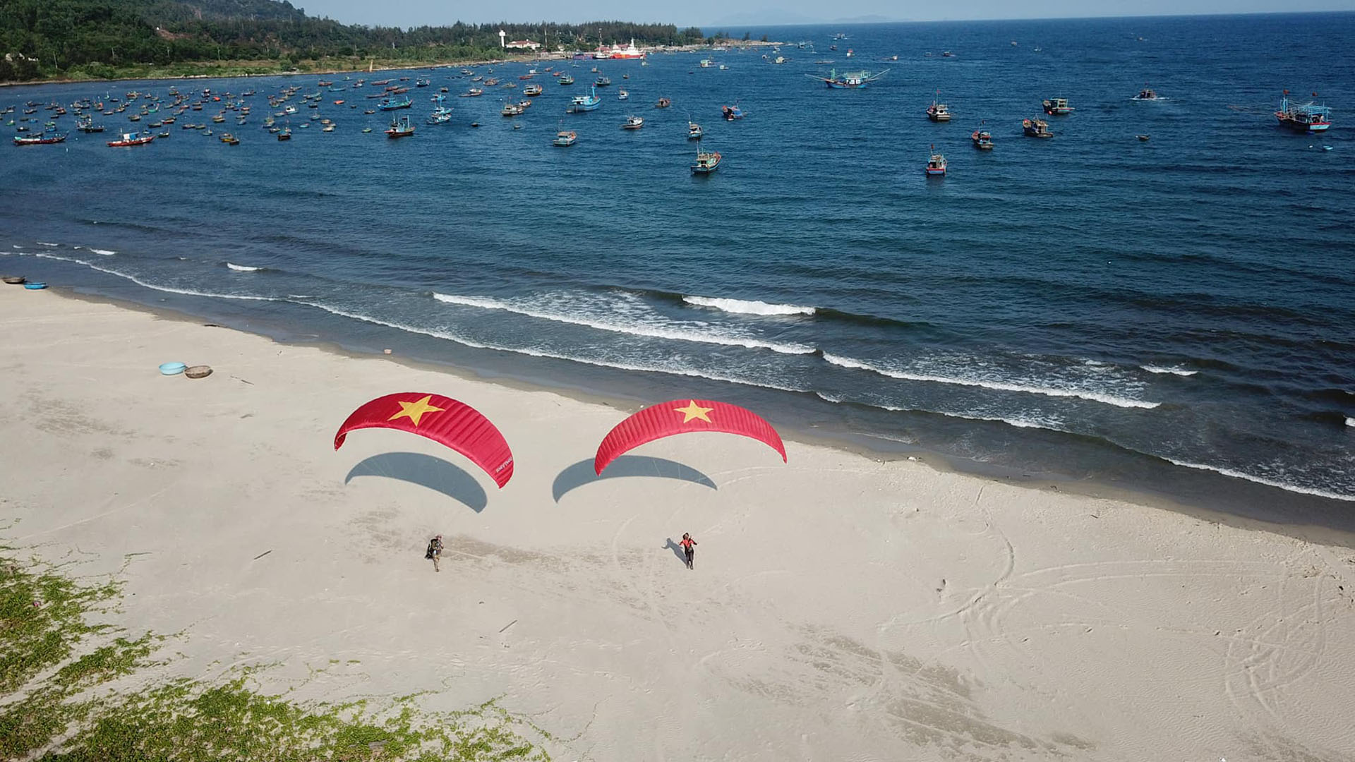 Experience Paragliding in DaNang, VietNam! | Breathtaking Views & Tips