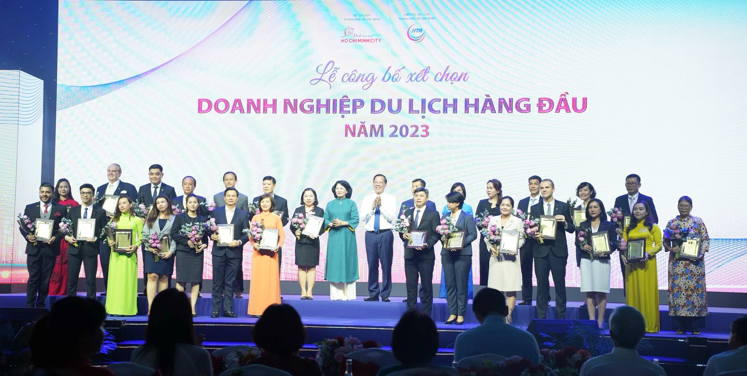 Hướng dẫn lập hồ sơ tham gia Lễ vinh danh các doanh nghiệp du lịch hàng đầu Việt Nam năm 2024