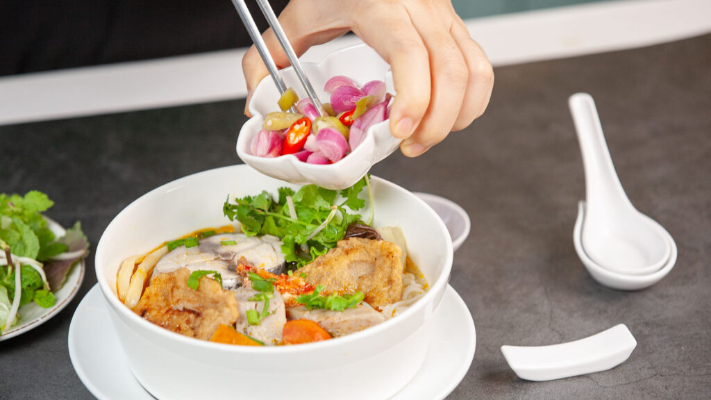 Bún chả cá (Fish Cake Noodle Soup) 2