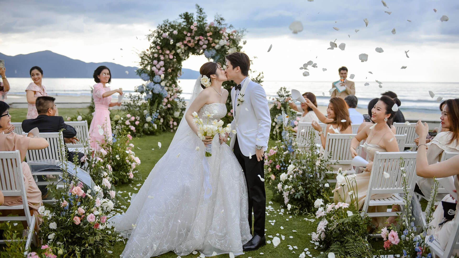 Forever Yours: Say ‘I Do’ by the Sea at Hyatt Regency Danang Resort and Spa