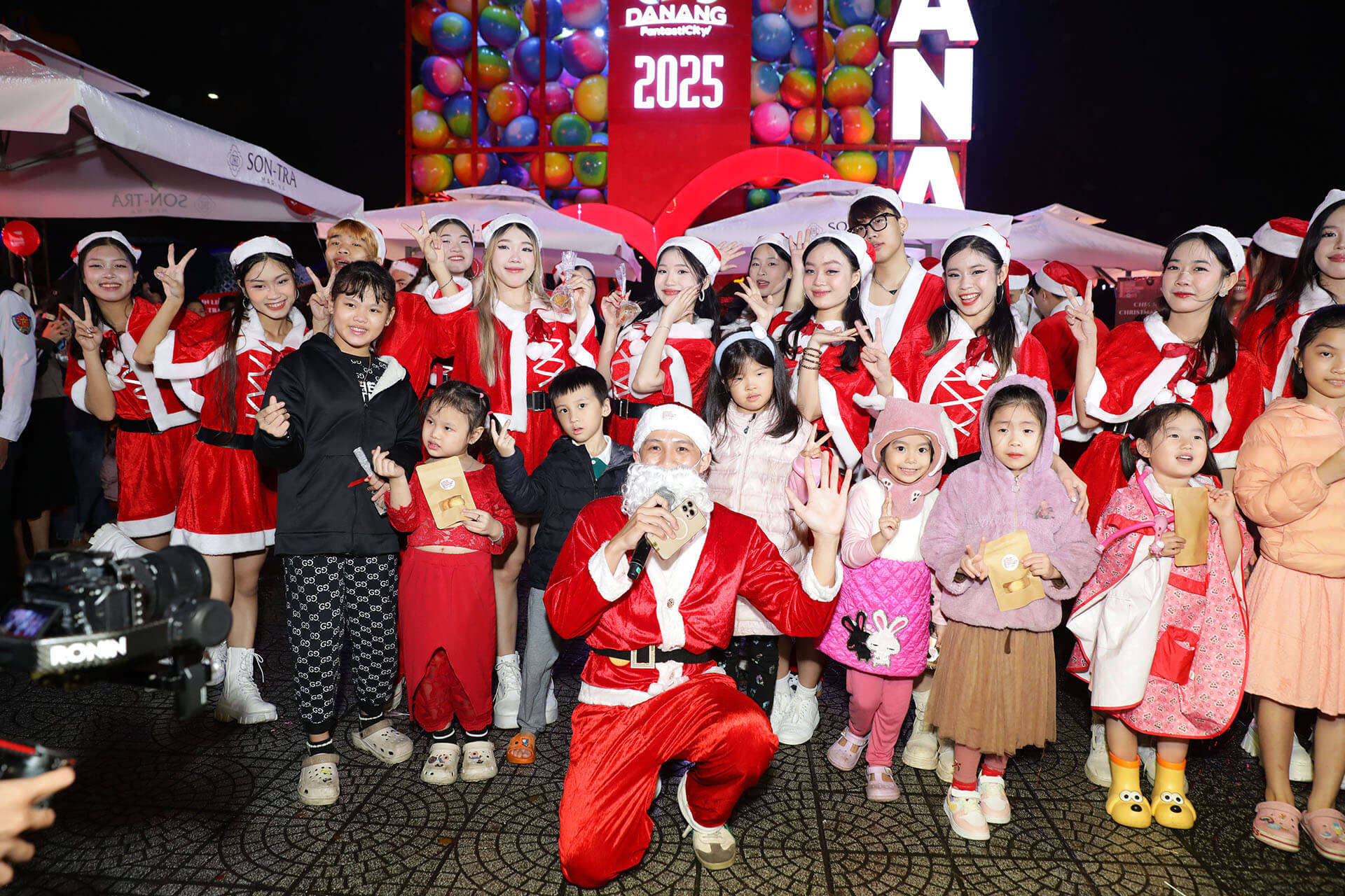 Rộn ràng chương trình “Vui cùng ông già Noel tặng quà”