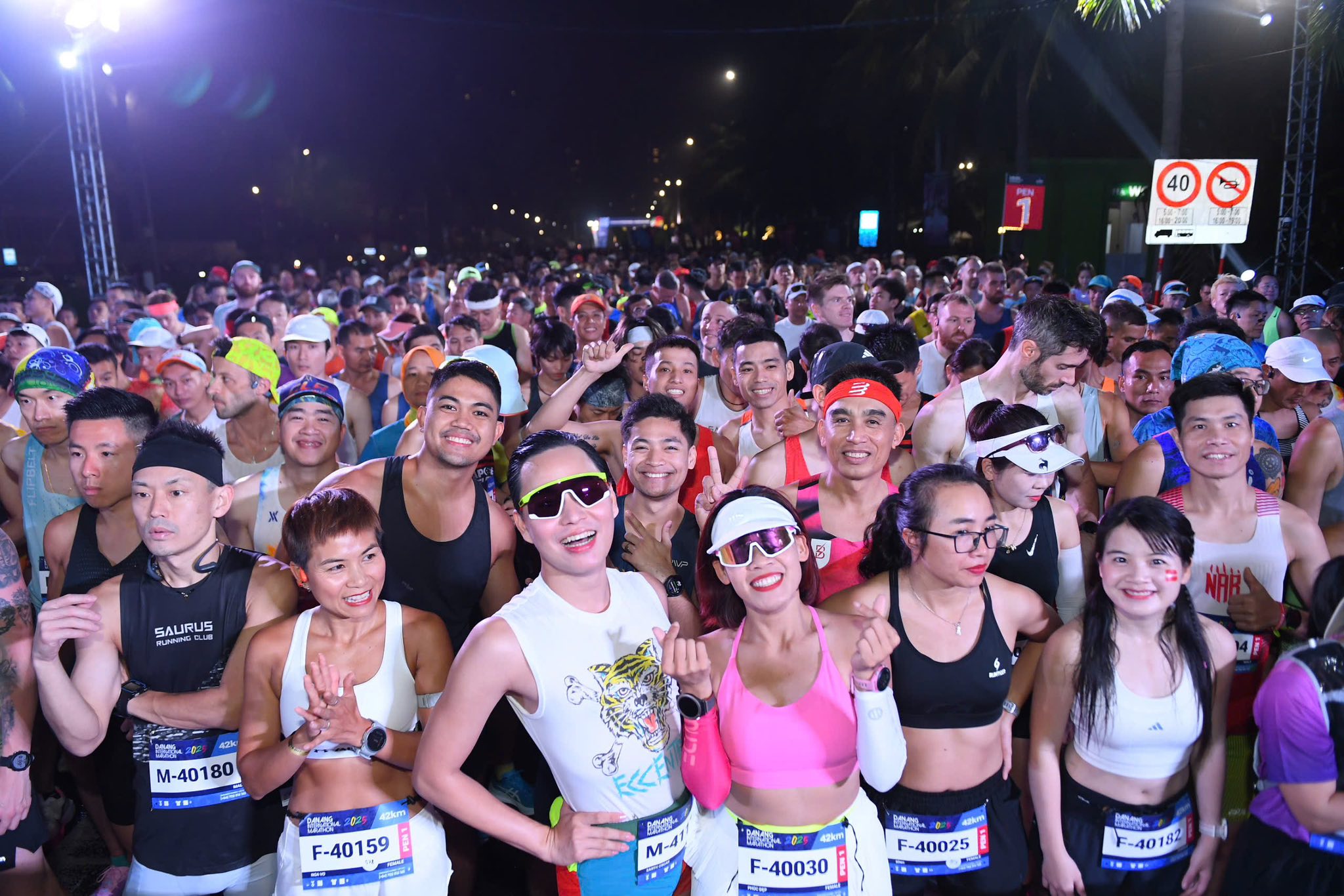 Huỳnh Anh Khôi và Phạm Thị Bình giành chiến thắng cự ly 42km tại Danang International Marathon 2025