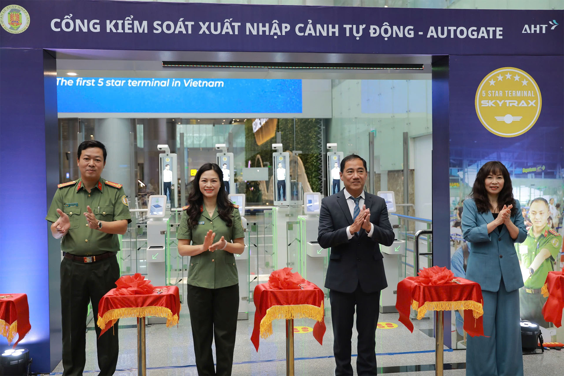 Handover ceremony of the automated immigration control gate system at Da Nang International Airport