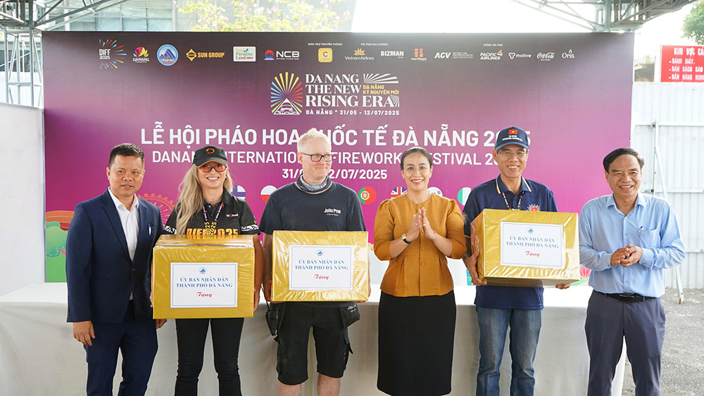 Lãnh đạo thành phố thăm, động viên các đơn vị và kiểm tra công tác chuẩn bị DIFF 2025