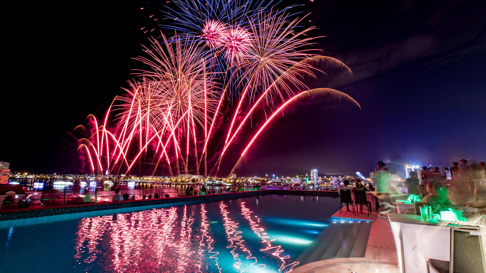 Novotel Danang Premier Han River Thưởng ngoạn Lễ hội pháo hoa Quốc tế Đà Nẵng DIFF 2025 theo cách riêng của bạn