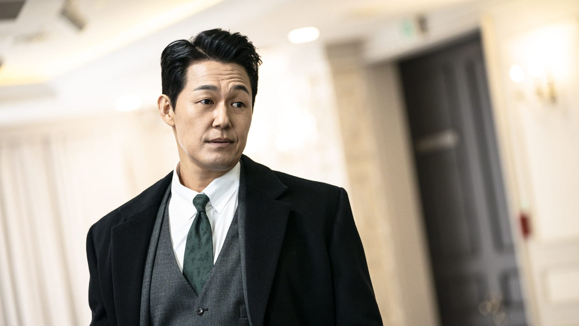 Đà Nẵng hè này rực rỡ, có Ji Chang Wook và Moon So Ri, còn cả ‘phản diện’ Park Sung Woong