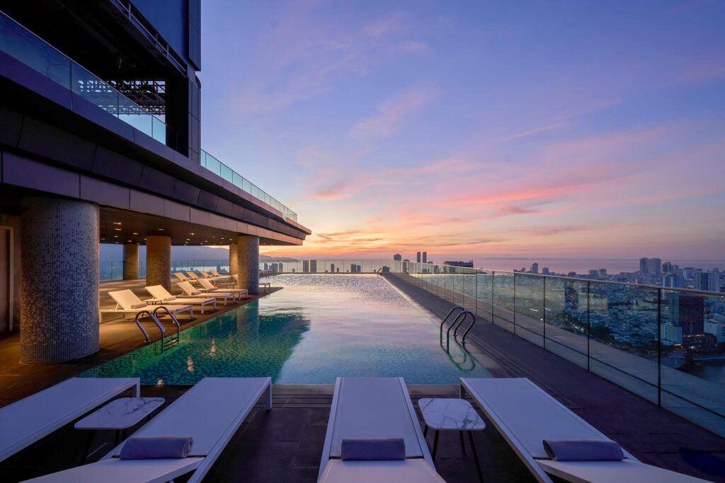 Courtyard by Marriott Danang Han River chính thức đạt chuẩn 5 sao; Hồ bơi tầng thượng cao nhất trung tâm thành phố
