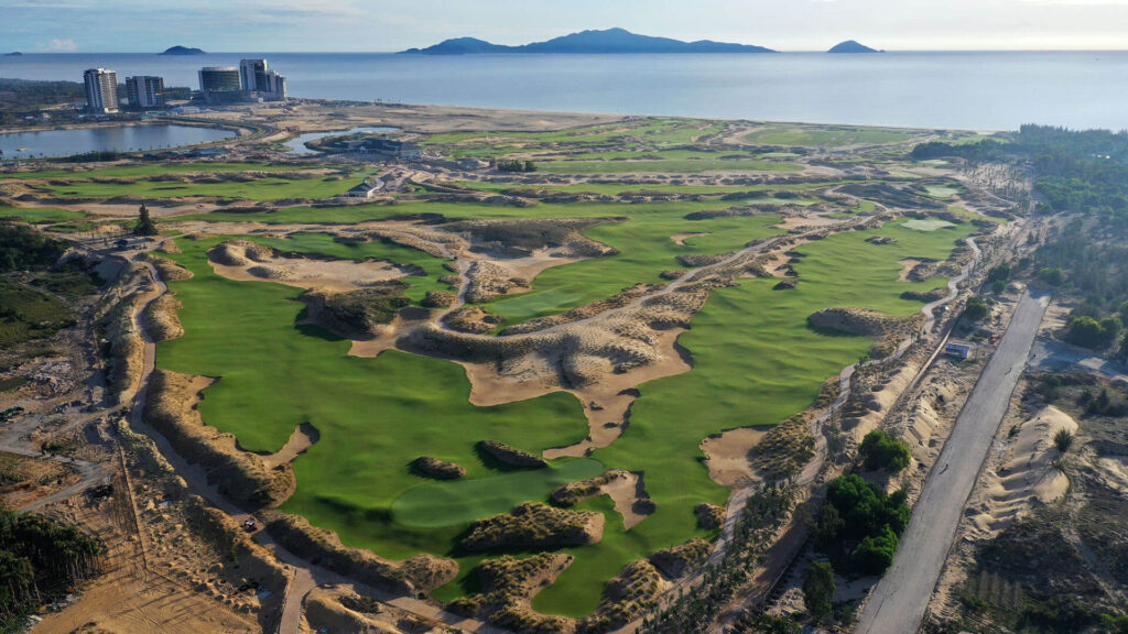 Hoiana Shores Golf Club là sân golf links đầu tiên và duy nhất tại Việt Nam tại Hoiana Resort & Golf; Hoiana Shores Golf Club là sân golf links đầu tiên và duy nhất tại Việt Nam