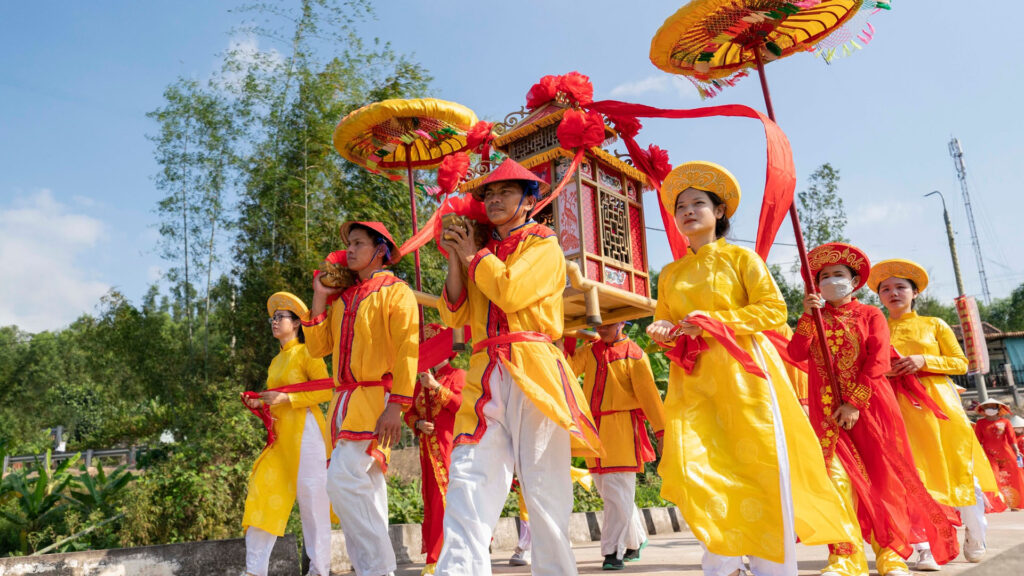 The Procession of the Imperial Decree (Lễ rước sắc)