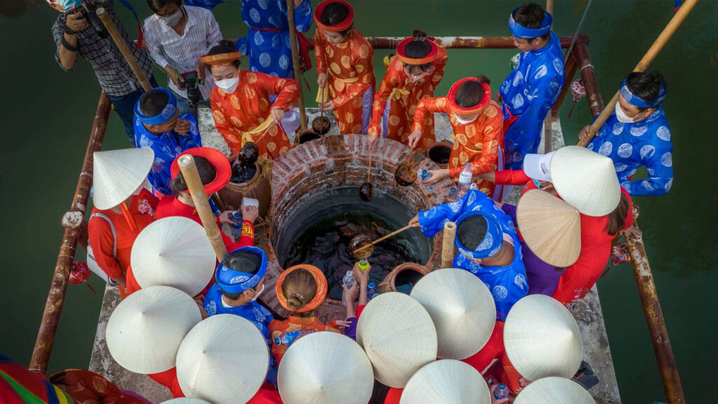 The Water Procession (Lễ rước nước)