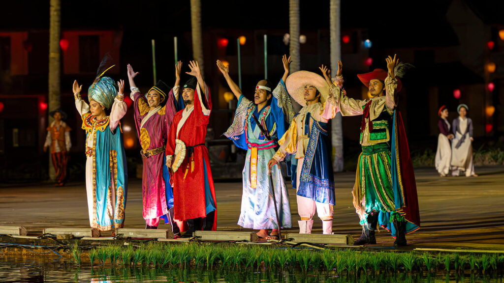 Màn 4 - Hội nhập: Một cảng thị Faifo rực rỡ được thể hiện trong show diễn Ký Ức Hội An 6