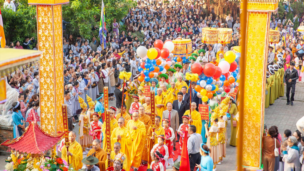 The Avalokitesvara Festival at Marble Mountains 1
