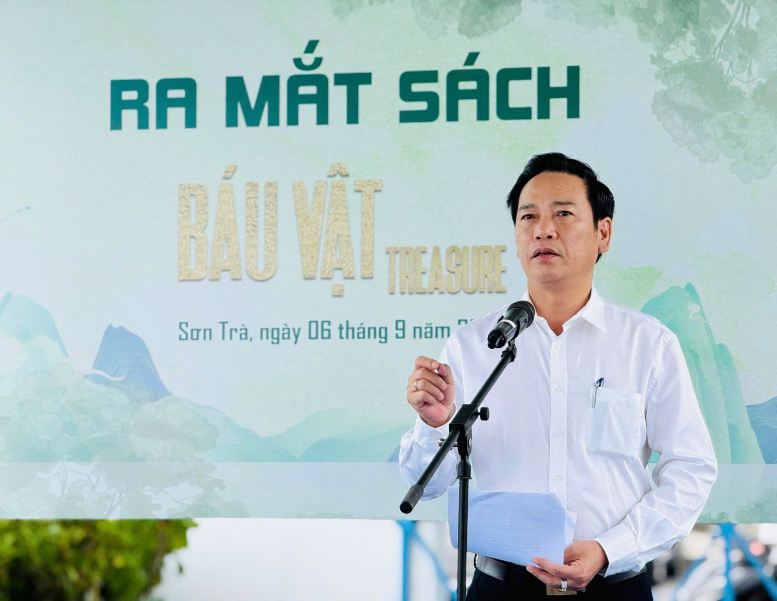 Ra mắt sách ảnh song ngữ “Báu vật – Treasure” về bán đảo Sơn Trà