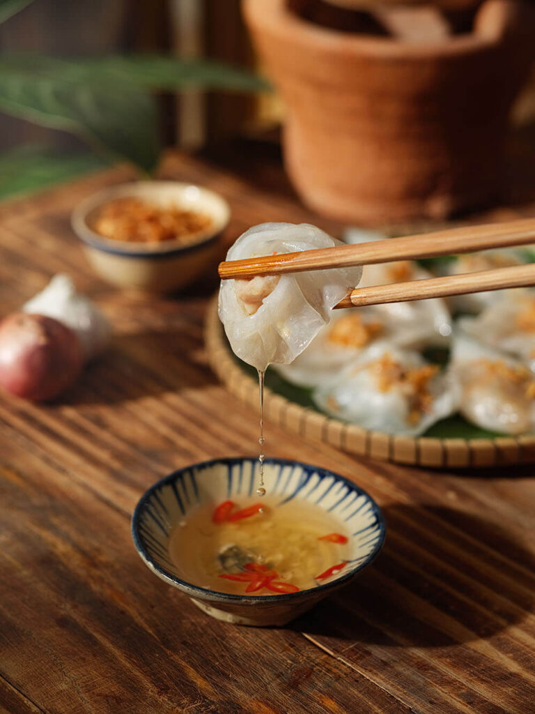 Bánh bao bánh vạc Hội An 1; White Rose Dumplings (Banh Bao Banh Vac) Hoi An