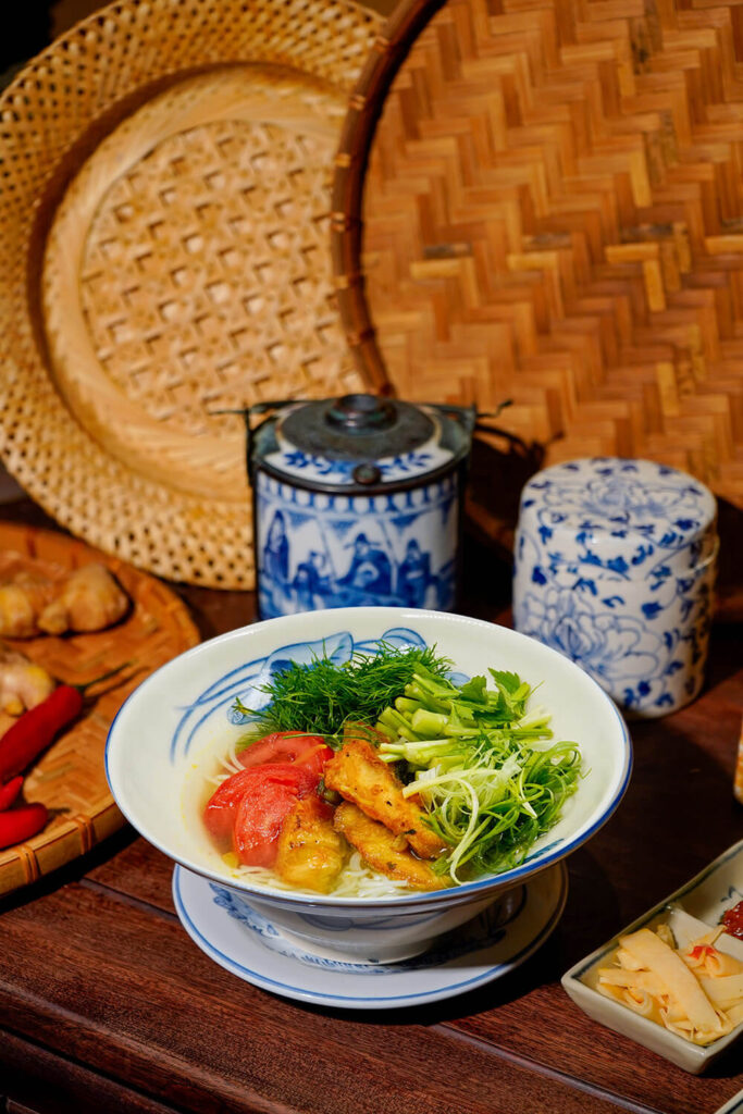 Quần thể Du lịch Quốc tế Furama – Ariyana Đà Nẵng; V-Senses Cafe - Vietnamese Heritage House; Sturgeon noodle soup currently served at V-Senses Café