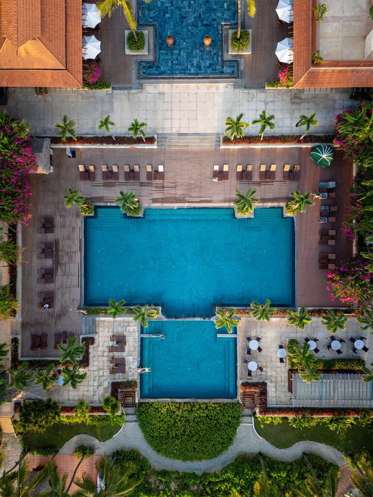 Bên trong khu nghỉ dưỡng Furama Resort Đà Nẵng; Furama – Ariyana Danang International Tourism Complex
