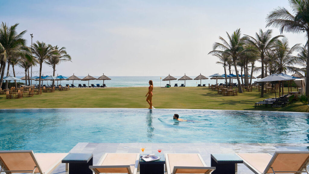 Wyndham Hoi An Royal Beachfront Resort & Villas Hồ bơi vô cực