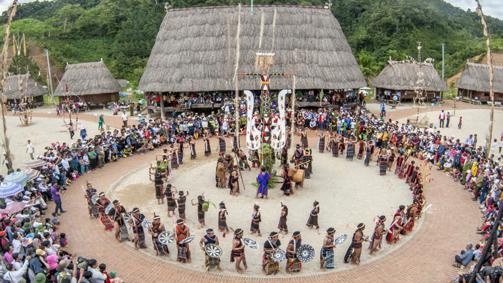 Múa tung tung, da dá của người Cơ Tu