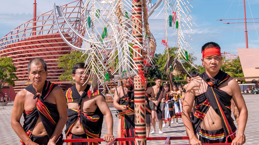 Nghi lễ dựng cây Nêu 1