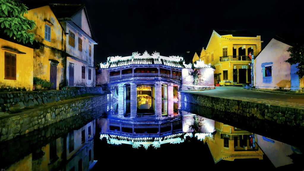 Japanese Covered Bridge (Chùa Cầu)