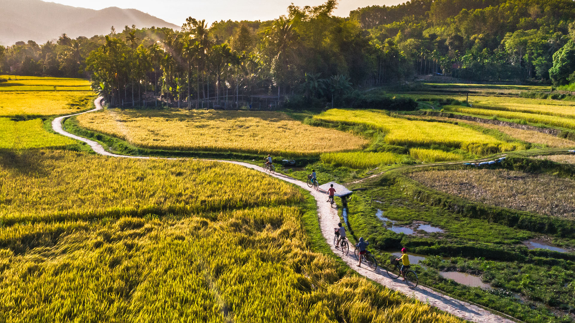 Làng cổ Lộc Yên