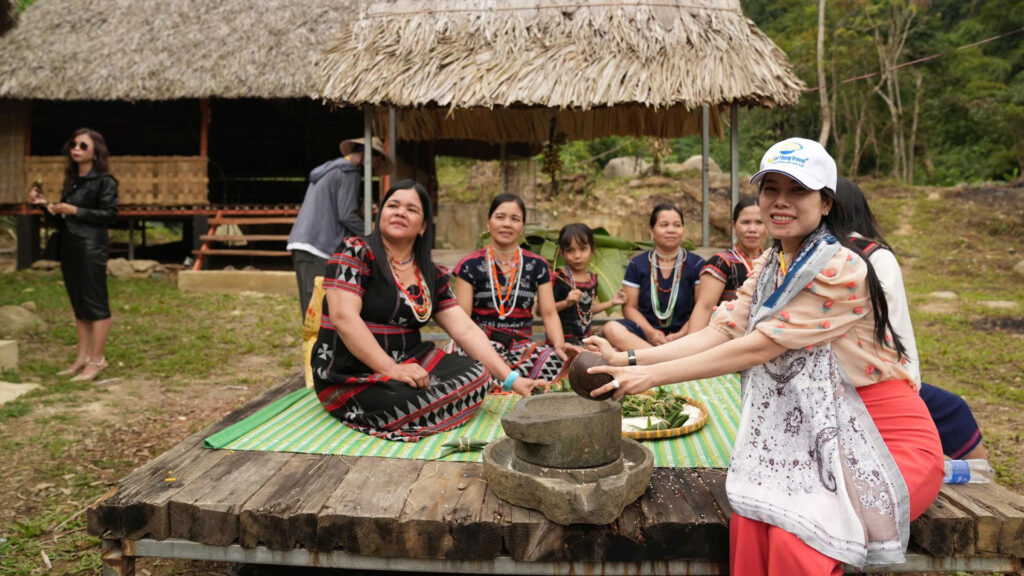 Experiencing Cơ Tu Cultural Tet in Dong Giang 9