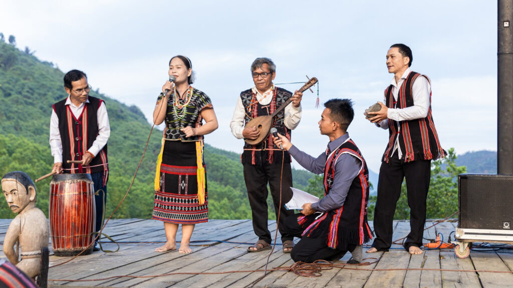 Chạm nhịp xuân nguyên bản của người Cơ Tu 14