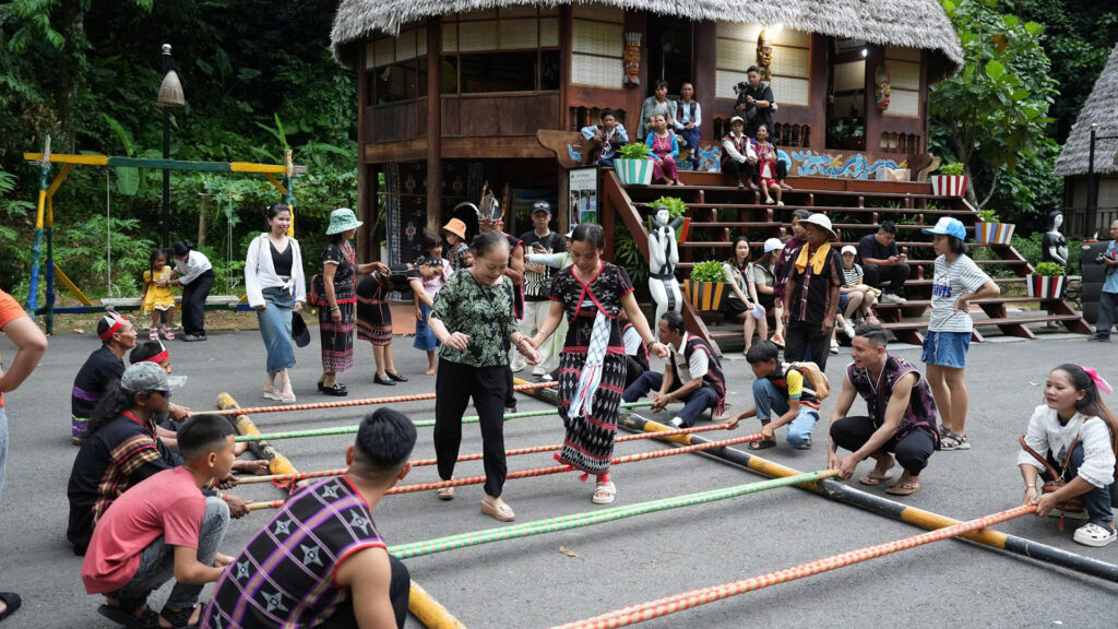 Chạm nhịp xuân nguyên bản của người Cơ Tu 11