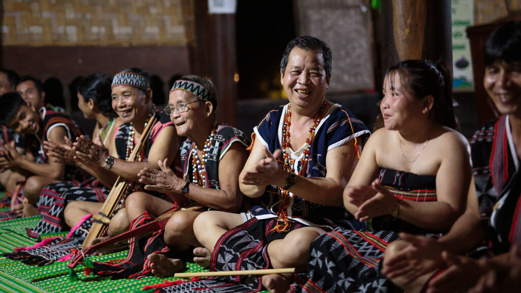 Chạm nhịp xuân nguyên bản của người Cơ Tu 1