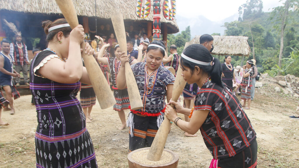 Chạm nhịp xuân nguyên bản của người Cơ Tu 2