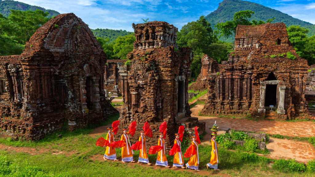 Xuân về di sản – Du xuân chạm nguyên bản tại Khu đền tháp Mỹ Sơn