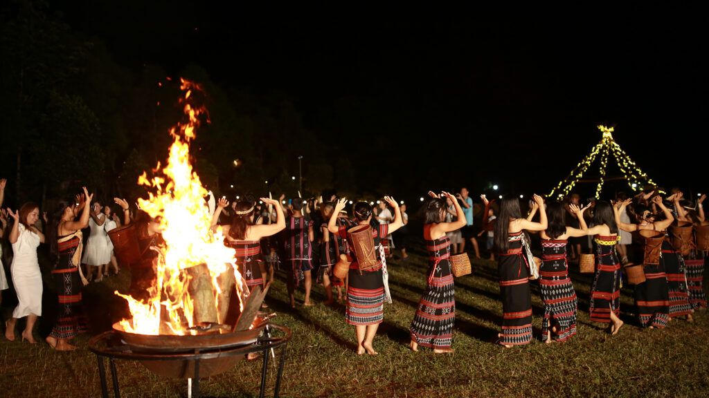 Chạm nhịp xuân nguyên bản của người Cơ Tu 15