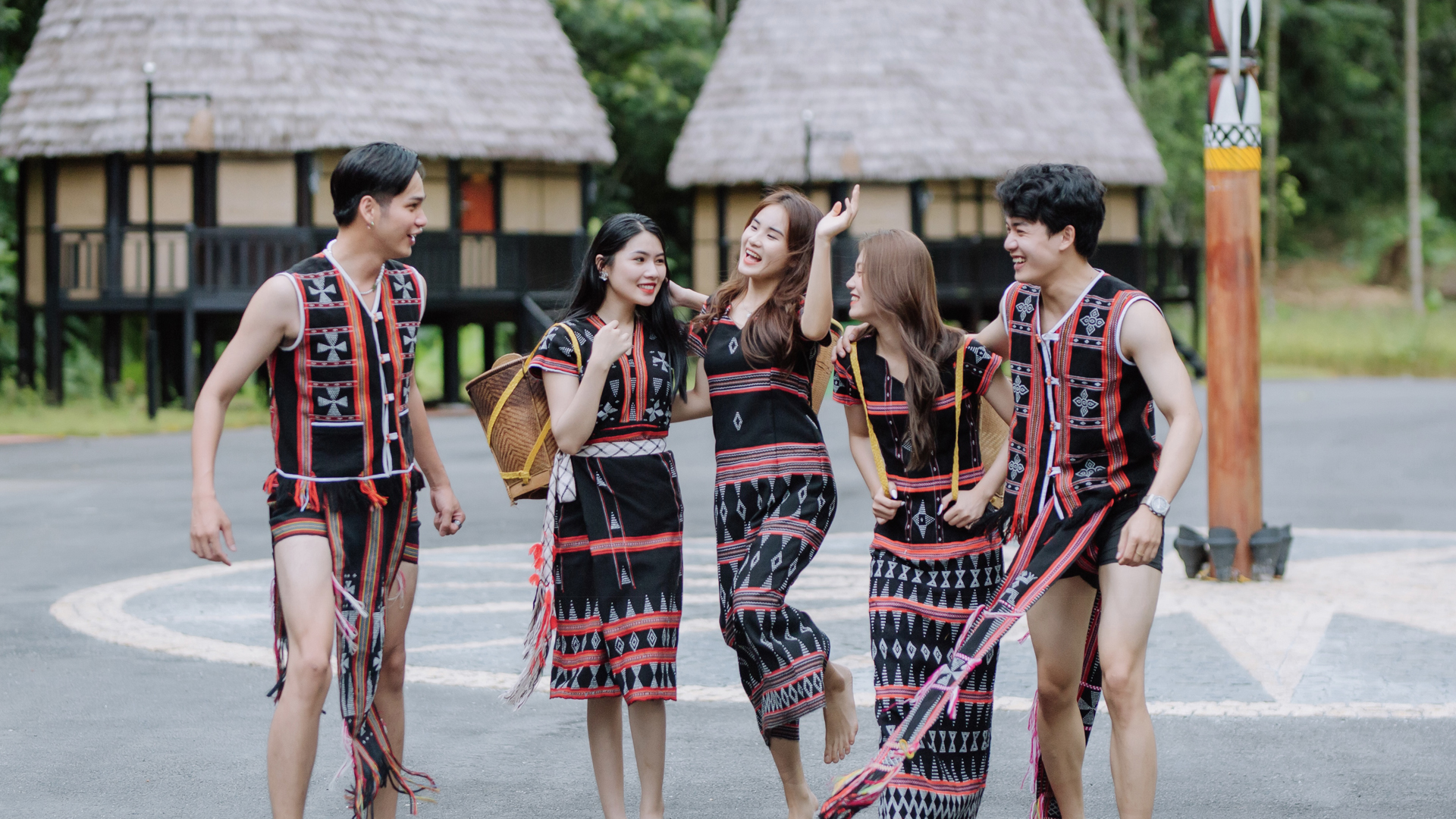 Touching Co Tu Identity through the Show “Sacred Dragon Land” 8