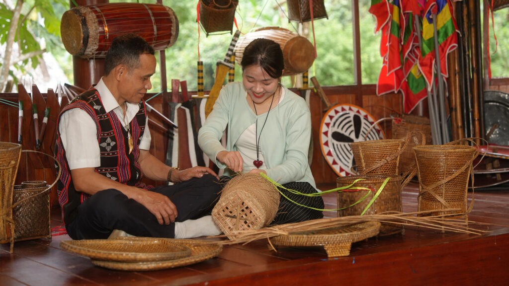 Touching Co Tu Identity through the Show “Sacred Dragon Land” 5