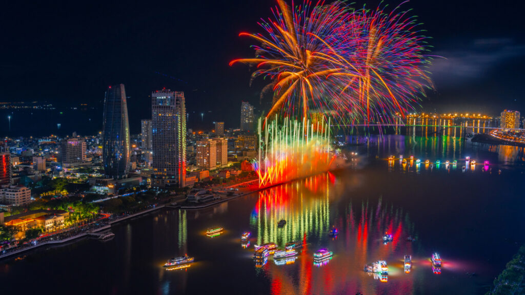 Pháo hoa Tết Nguyên đán tại Đà Nẵng 2