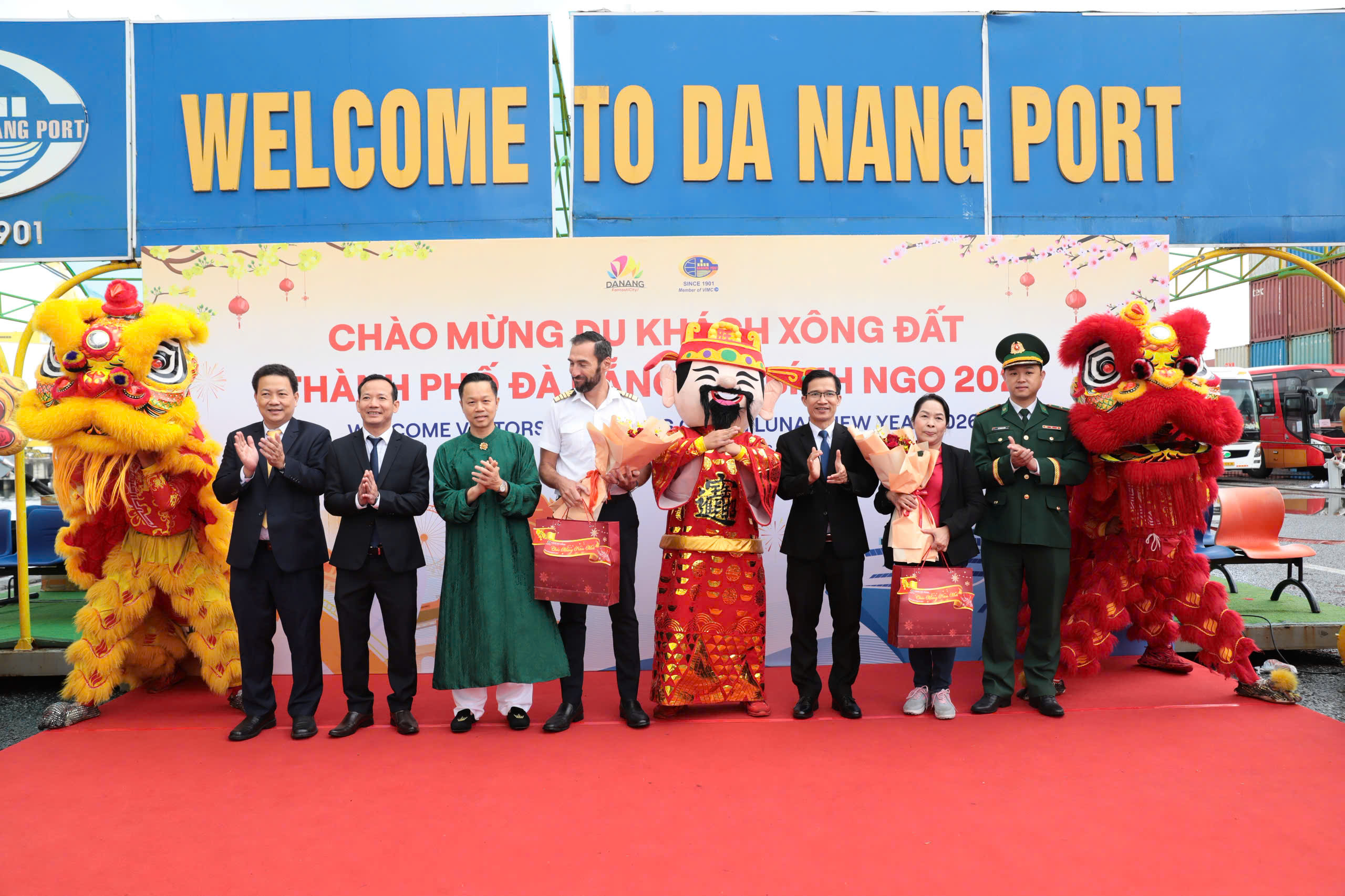 Nearly 4,200 Cruise Passengers “Ring in” the Lunar New Year in Da Nang