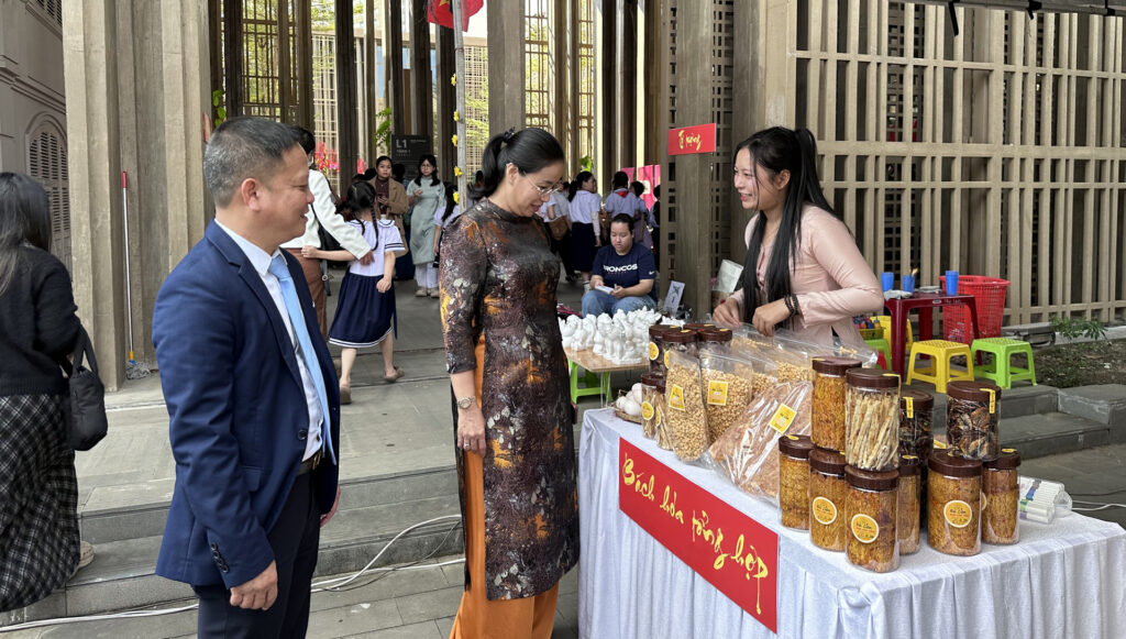 Phiên chợ ngày Tết 2026 2