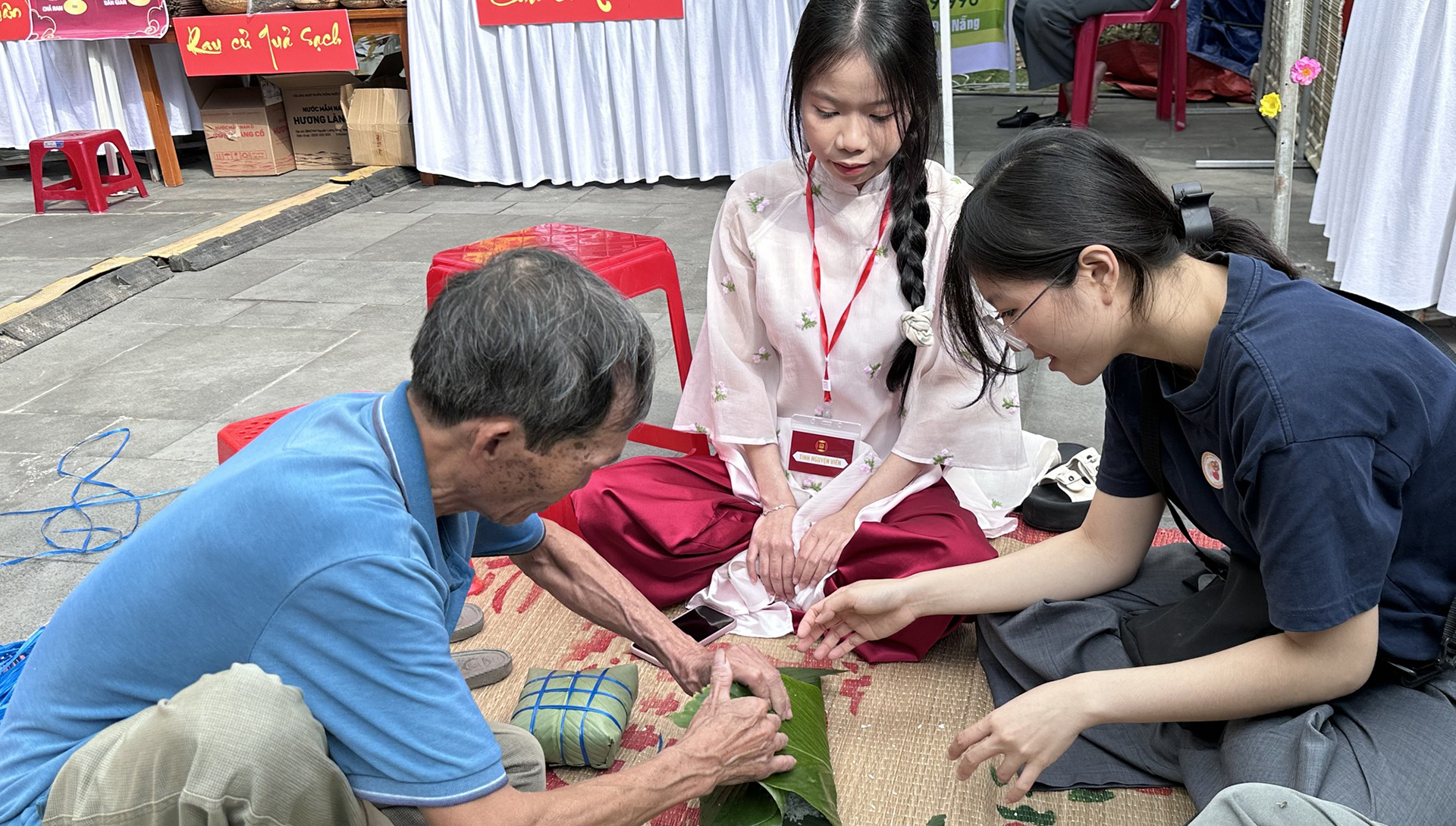 Phiên chợ ngày Tết 2026 8